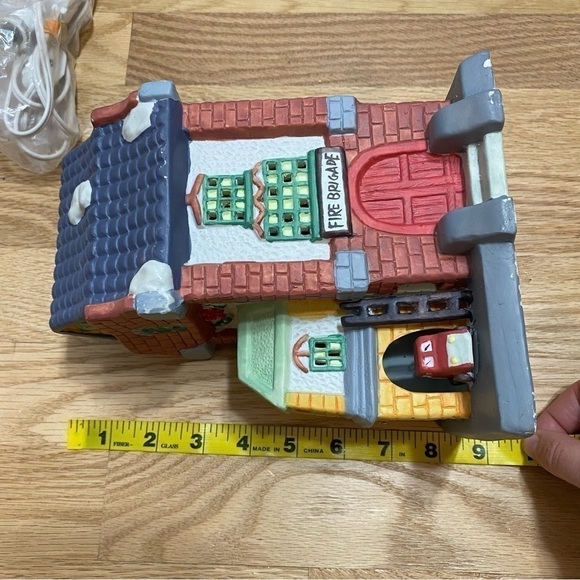 Vintage Christmas Village Lighted Fire House Station Hand Painted Ceramic - Picture 5 of 9